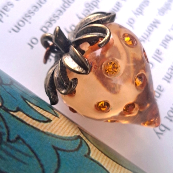 Kenneth Jay Lane lucite strawberry unmarked - Picture 3 of 7